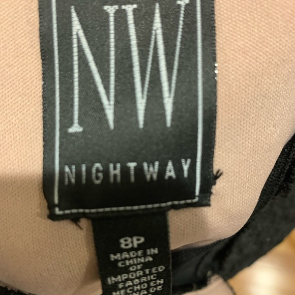 Long lace evening dress - Picture 3 of 5